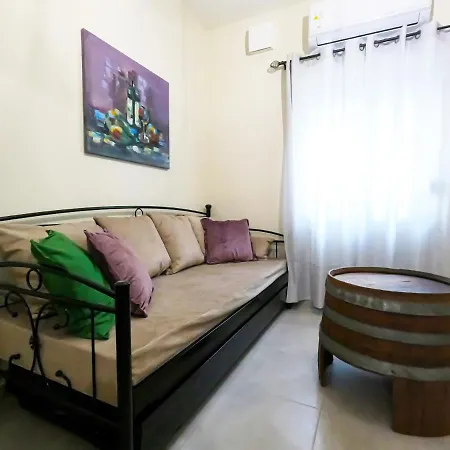 μοναδικό το κελάρι με Roof Garden