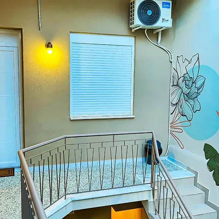 μοναδικό το κελάρι με Roof Garden *