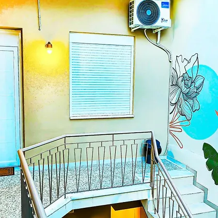 μοναδικό το κελάρι με Roof Garden *