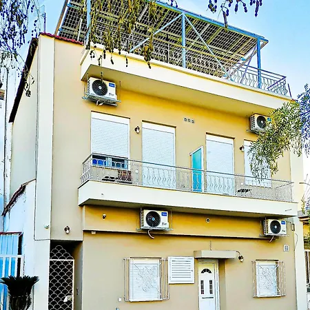 μοναδικό το κελάρι με Roof Garden * Patras